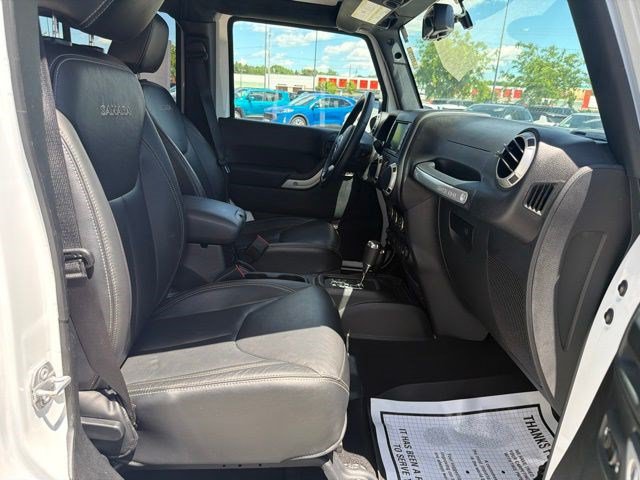 Used 2017 Jeep Wrangler Unlimited Sahara w/ Connectivity Group AWD/4WD image 19