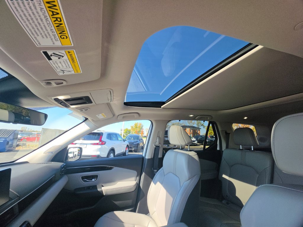 Certified 2025 Honda Pilot Touring image 15