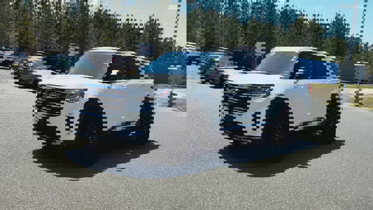 Used 2025 Ford Explorer Active image 4