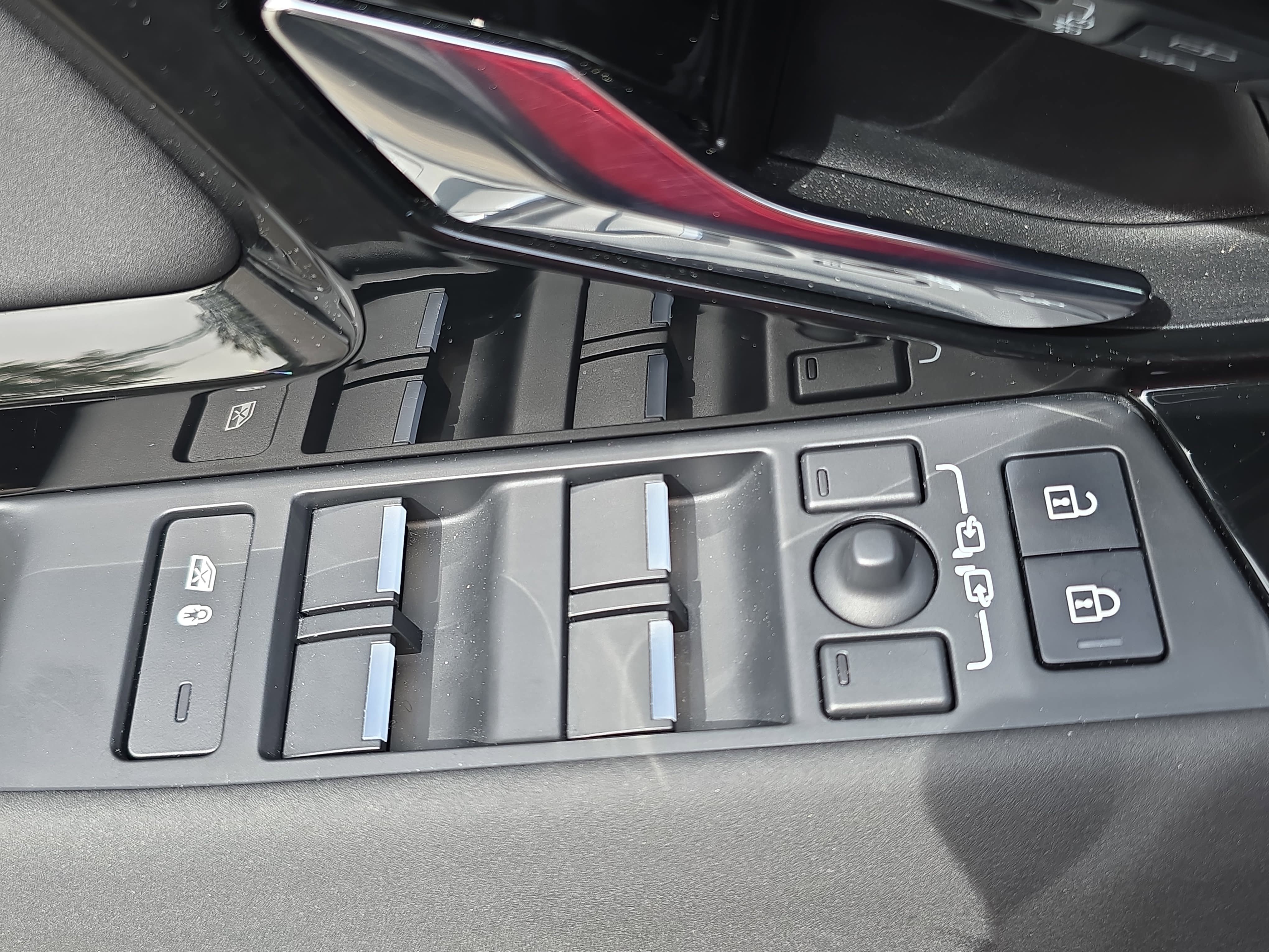 Certified 2024 Land Rover Range Rover Evoque S image 28