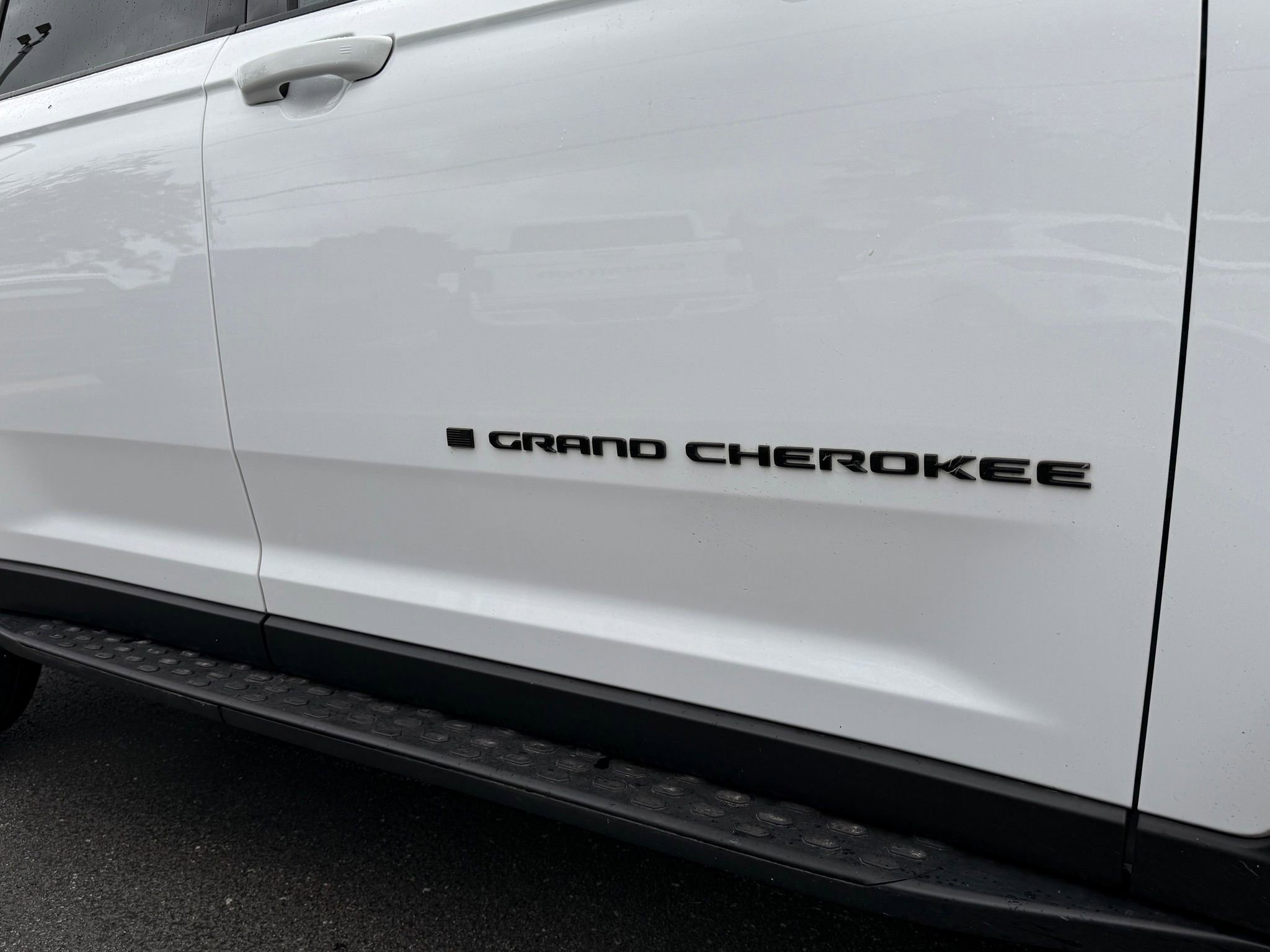 Used 2023 Jeep Grand Cherokee L Laredo AWD/4WD image 10