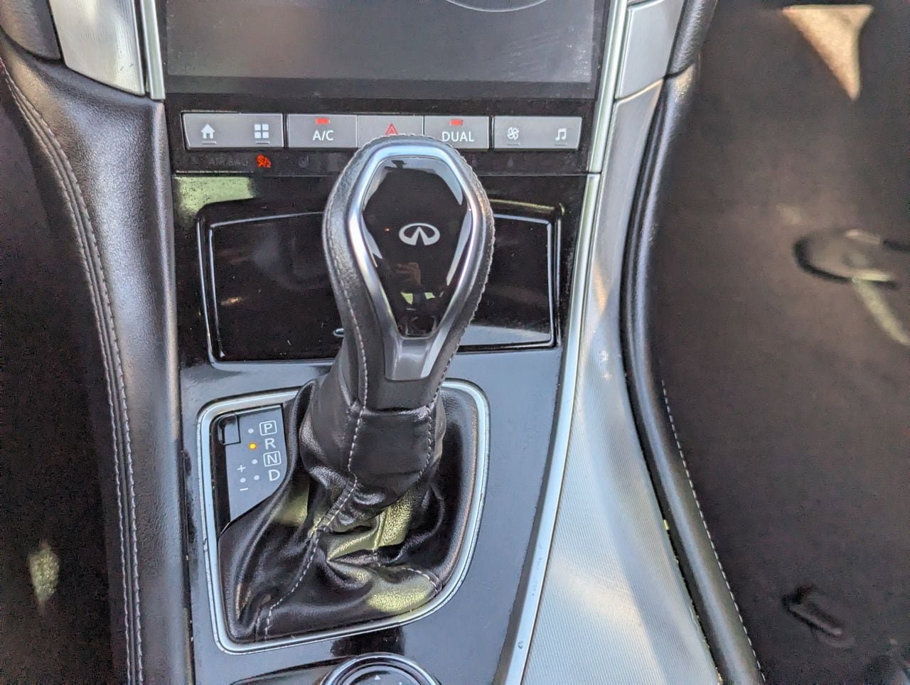 Certified 2018 INFINITI Q60 3.0t Luxe RWD image 24