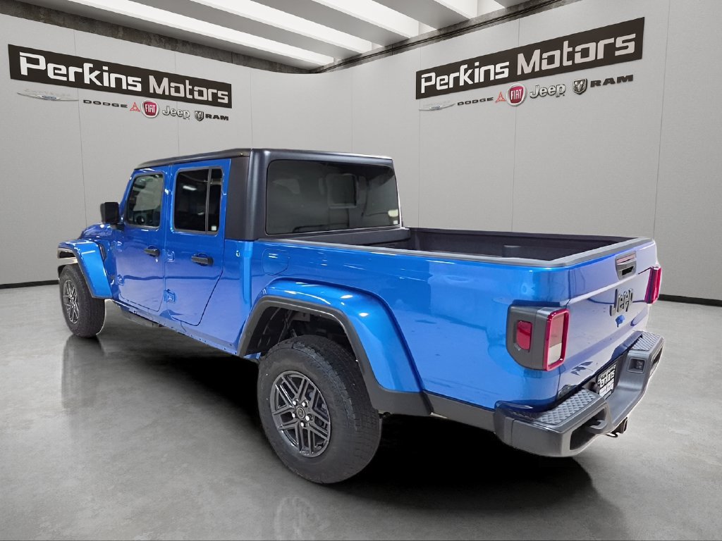 New 2026 Jeep Gladiator Sport AWD/4WD image 3