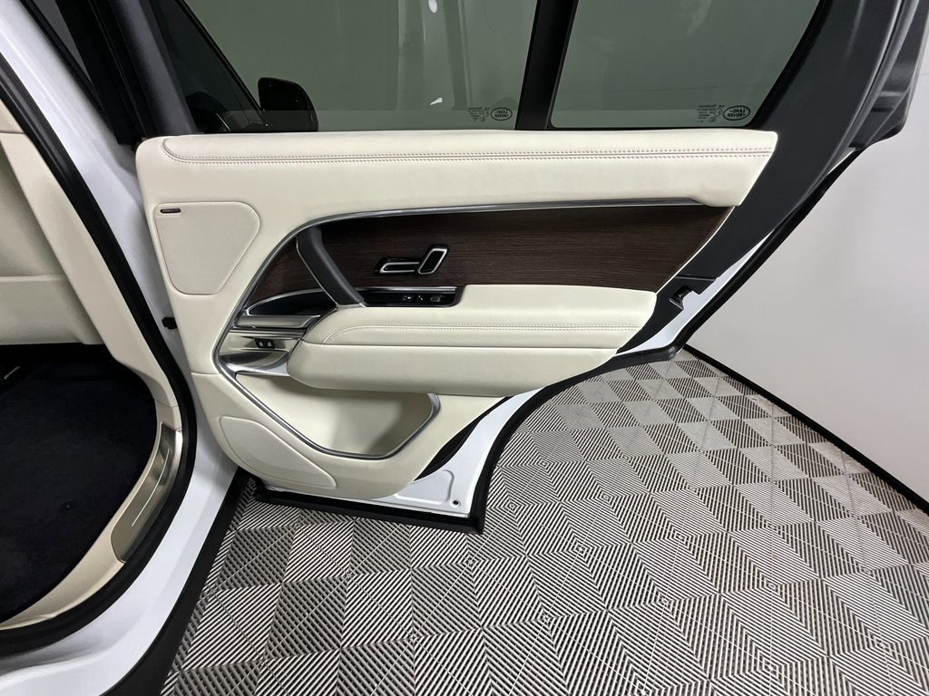 Certified 2023 Land Rover Range Rover SE image 24