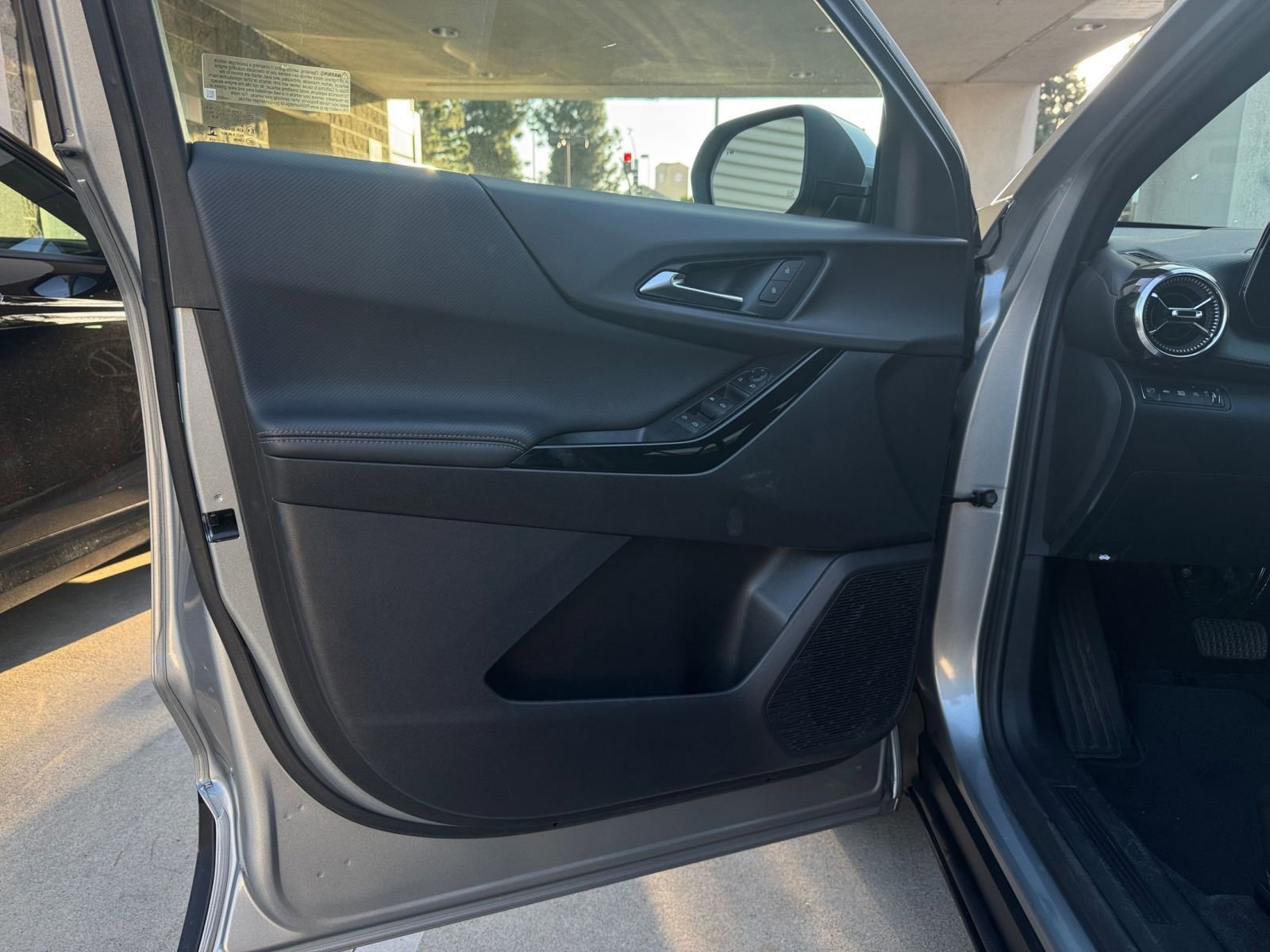 Used 2025 Chevrolet Equinox LT image 20