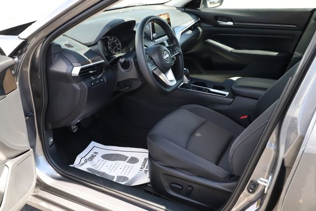 Used 2025 Nissan Altima 2.5 SV FWD image 10