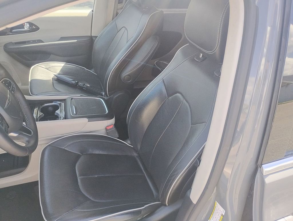 Used 2023 Chrysler Pacifica Limited FWD image 13