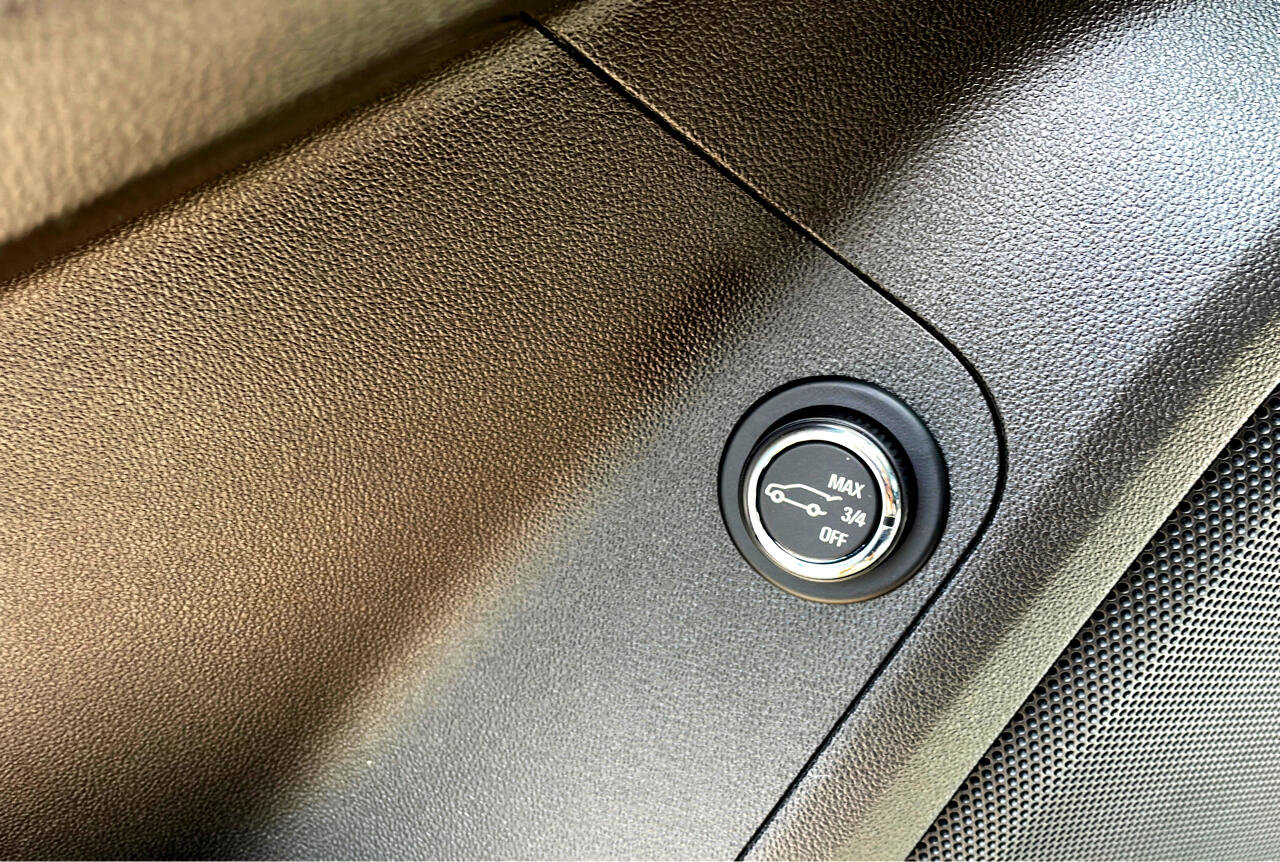 Used 2018 GMC Acadia SLE image 17