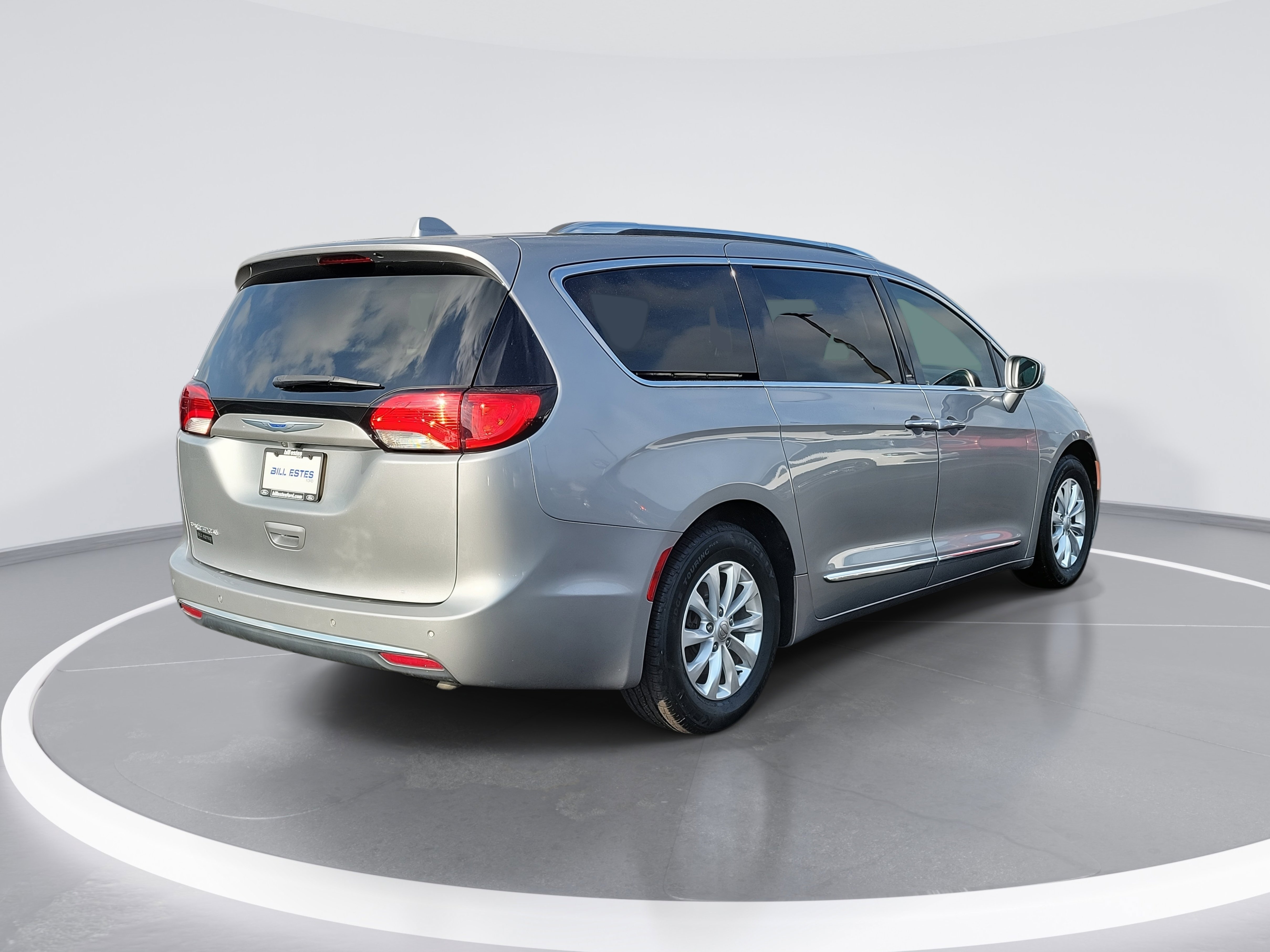 Used 2018 Chrysler Pacifica Touring-L image 3