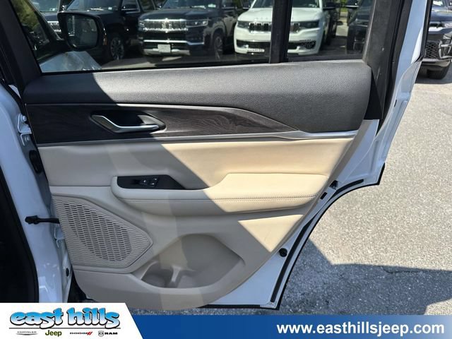 Used 2023 Jeep Grand Cherokee Limited AWD/4WD image 24