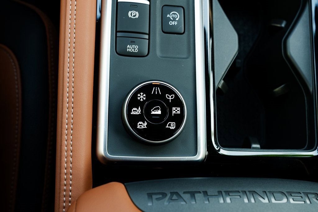 New 2025 Nissan Pathfinder Platinum image 18