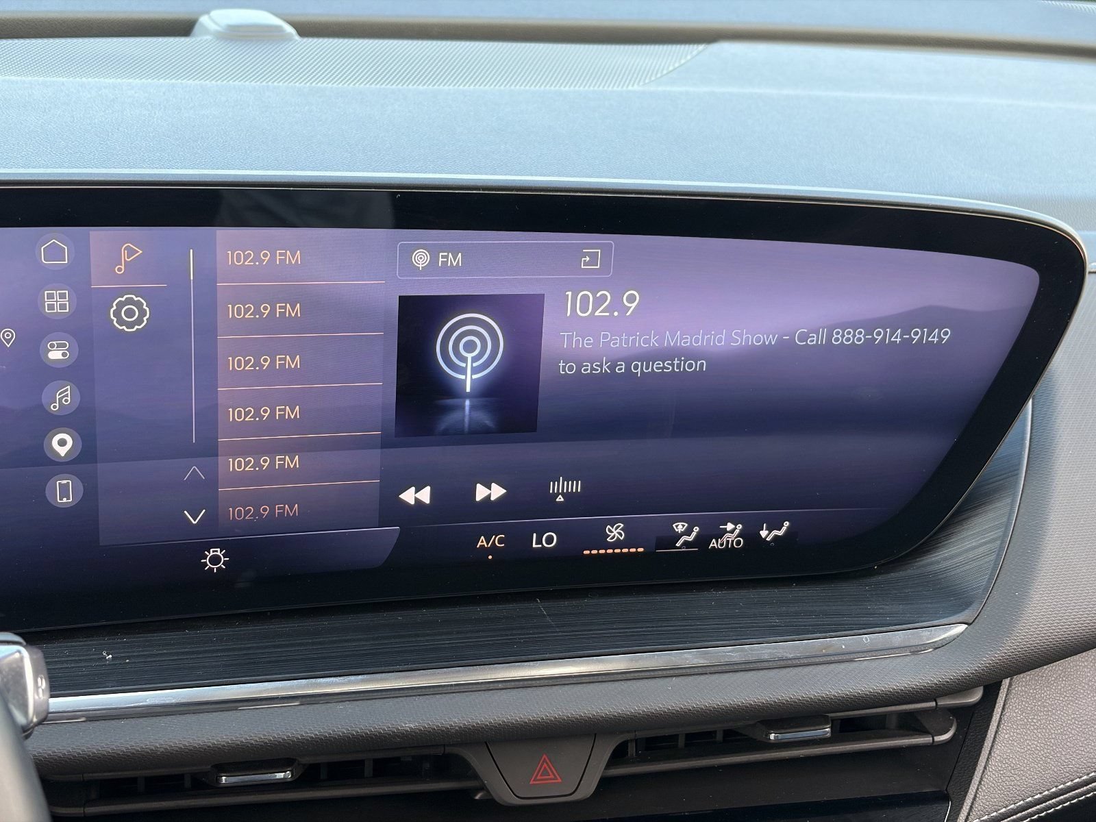 Certified 2025 Buick Envision Preferred AWD/4WD image 27