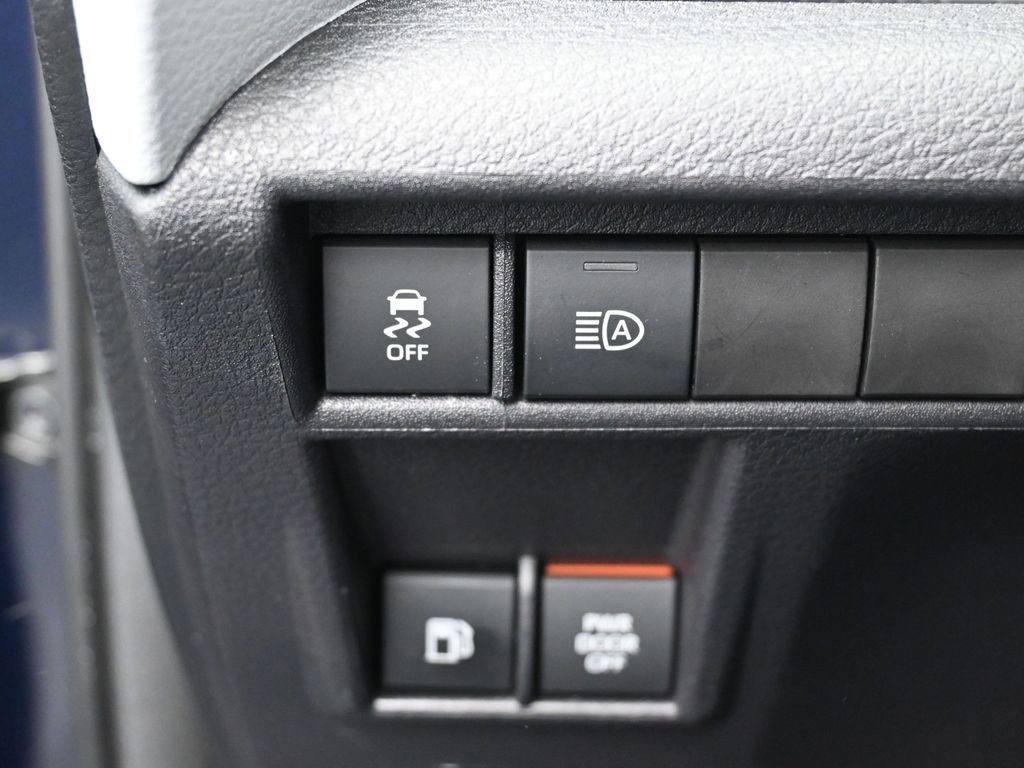 Used 2025 Toyota Sienna LE image 14