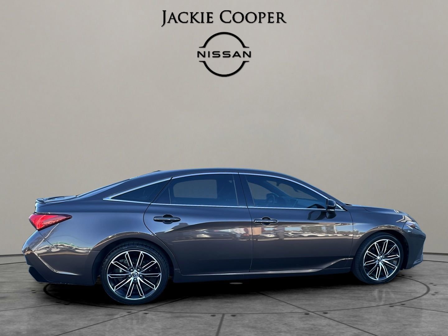 Used 2019 Toyota Avalon Touring image 6