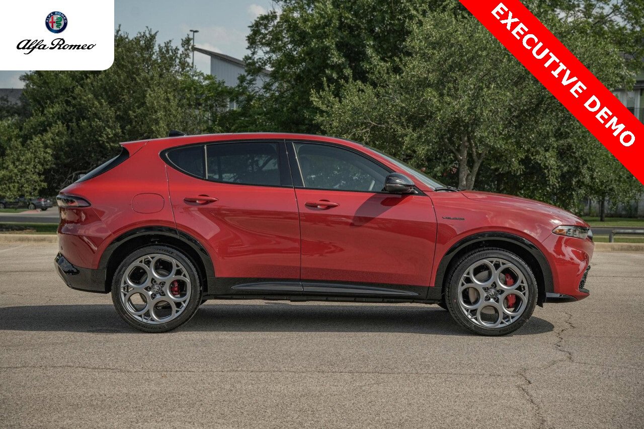 New 2025 Alfa Romeo Tonale w/ Premium Package image 4