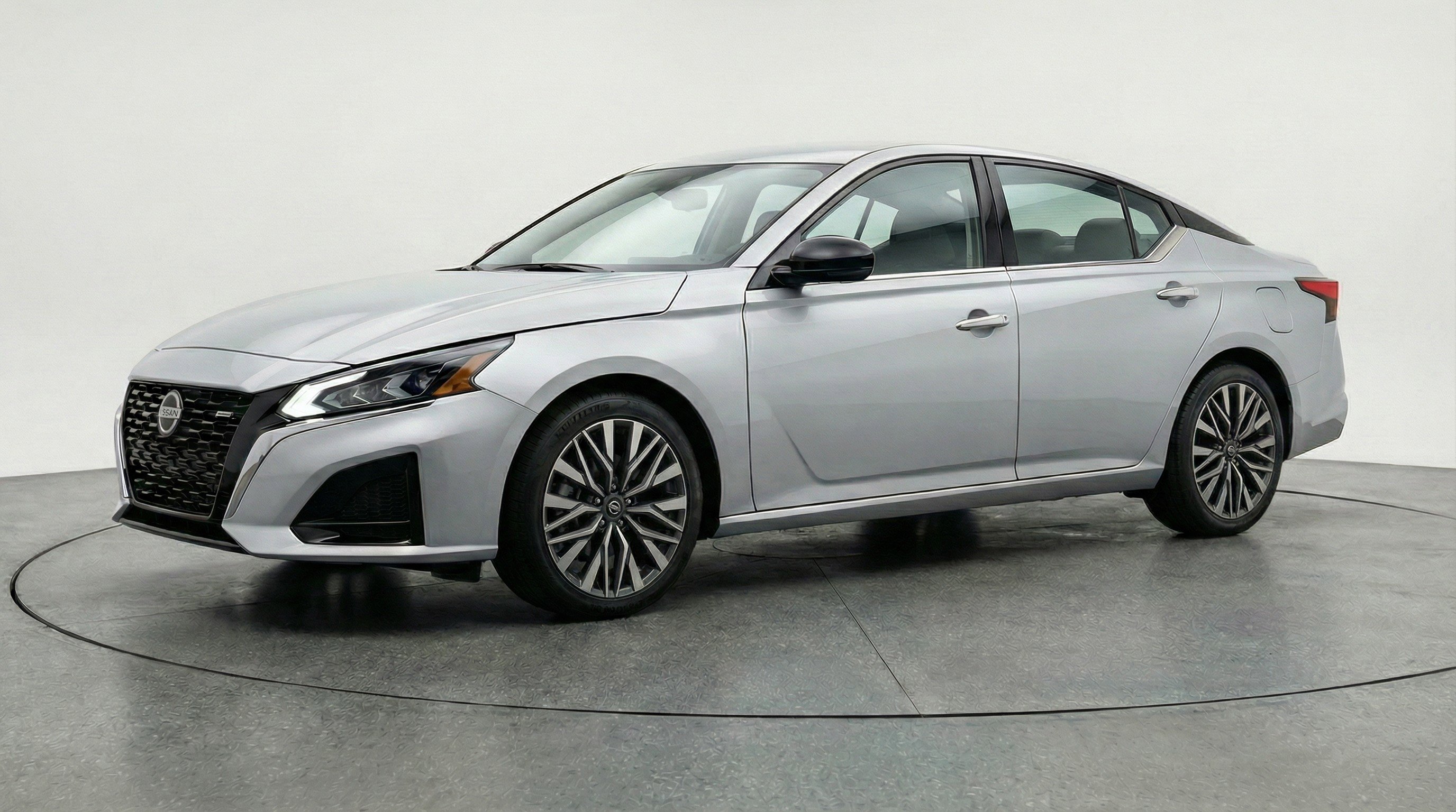 Used 2025 Nissan Altima 2.5 SV FWD image 3