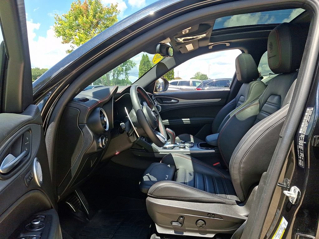 Used 2024 Alfa Romeo Stelvio AWD image 13