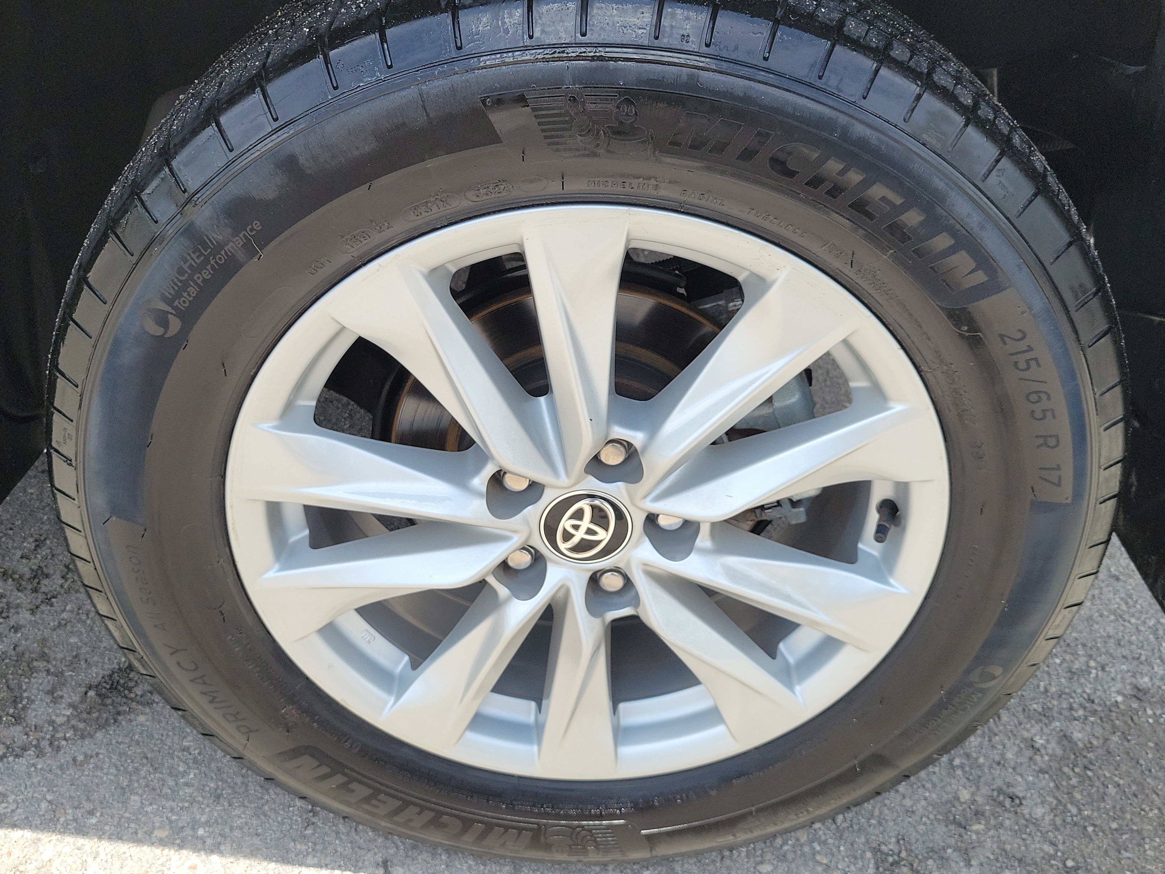 Used 2024 Toyota Corolla Cross LE w/ Moonroof Package FWD image 27