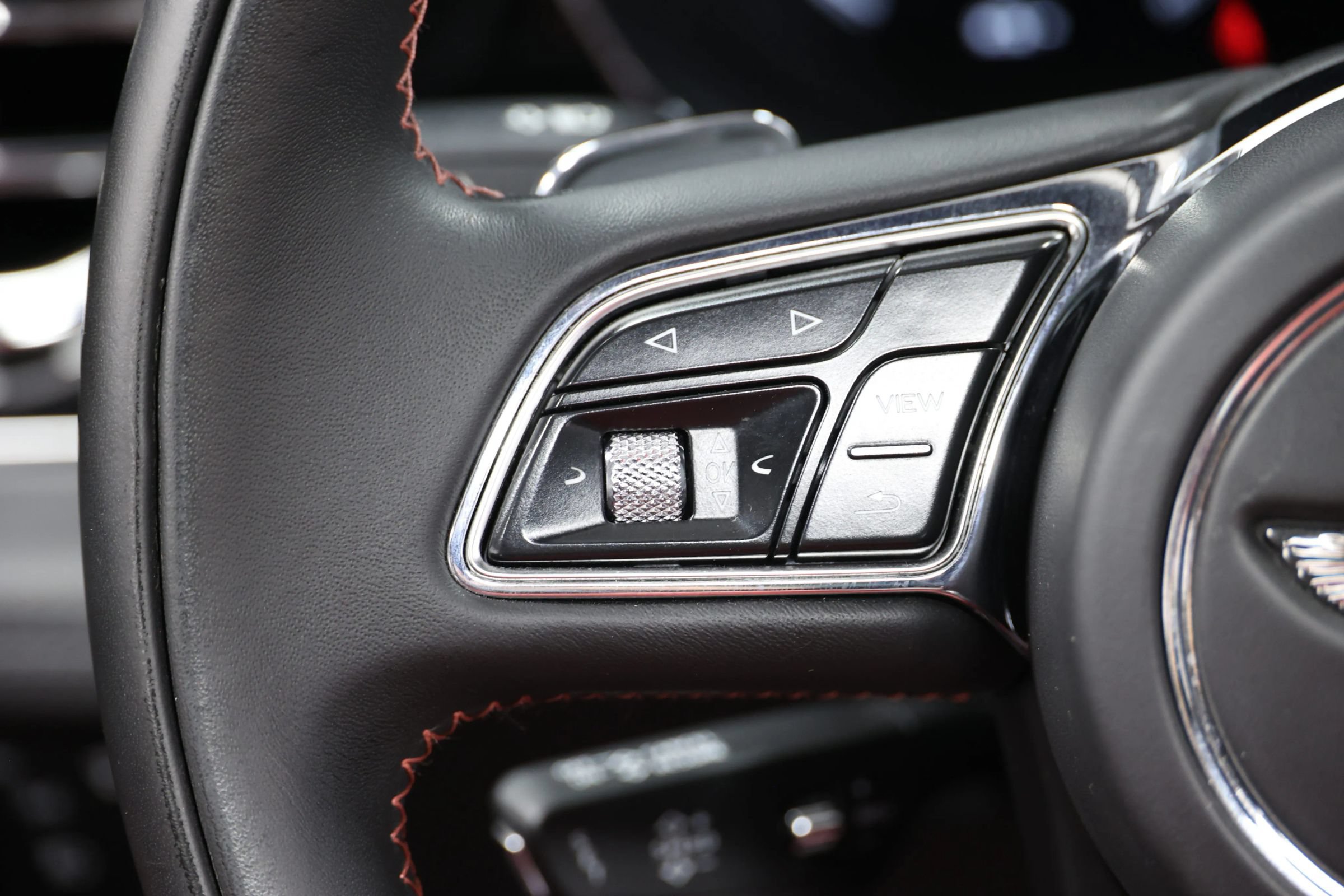 Used 2022 Bentley Bentayga AWD/4WD image 29
