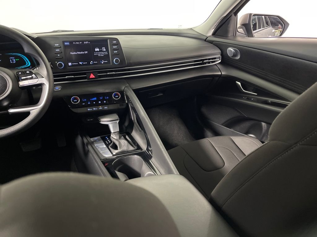Certified 2025 Hyundai Elantra Blue image 17