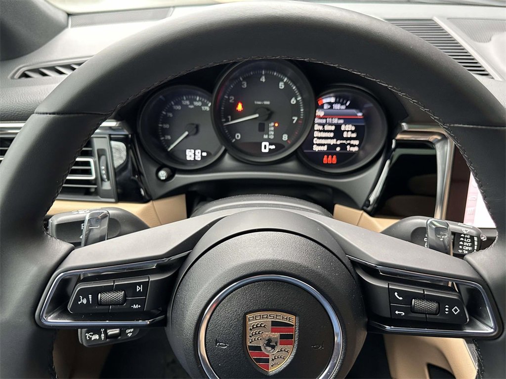 Used 2025 Porsche Macan image 19