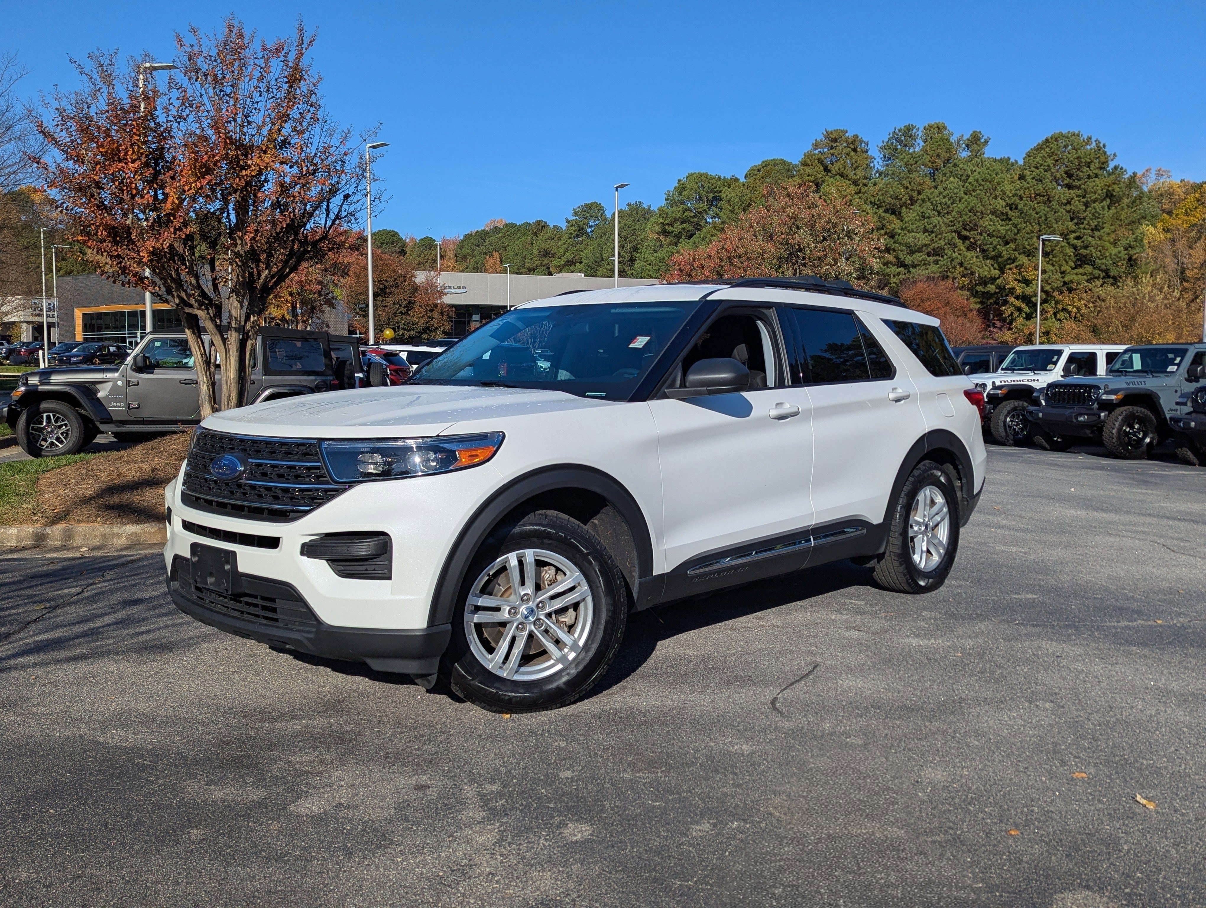 Used 2022 Ford Explorer XLT image 1