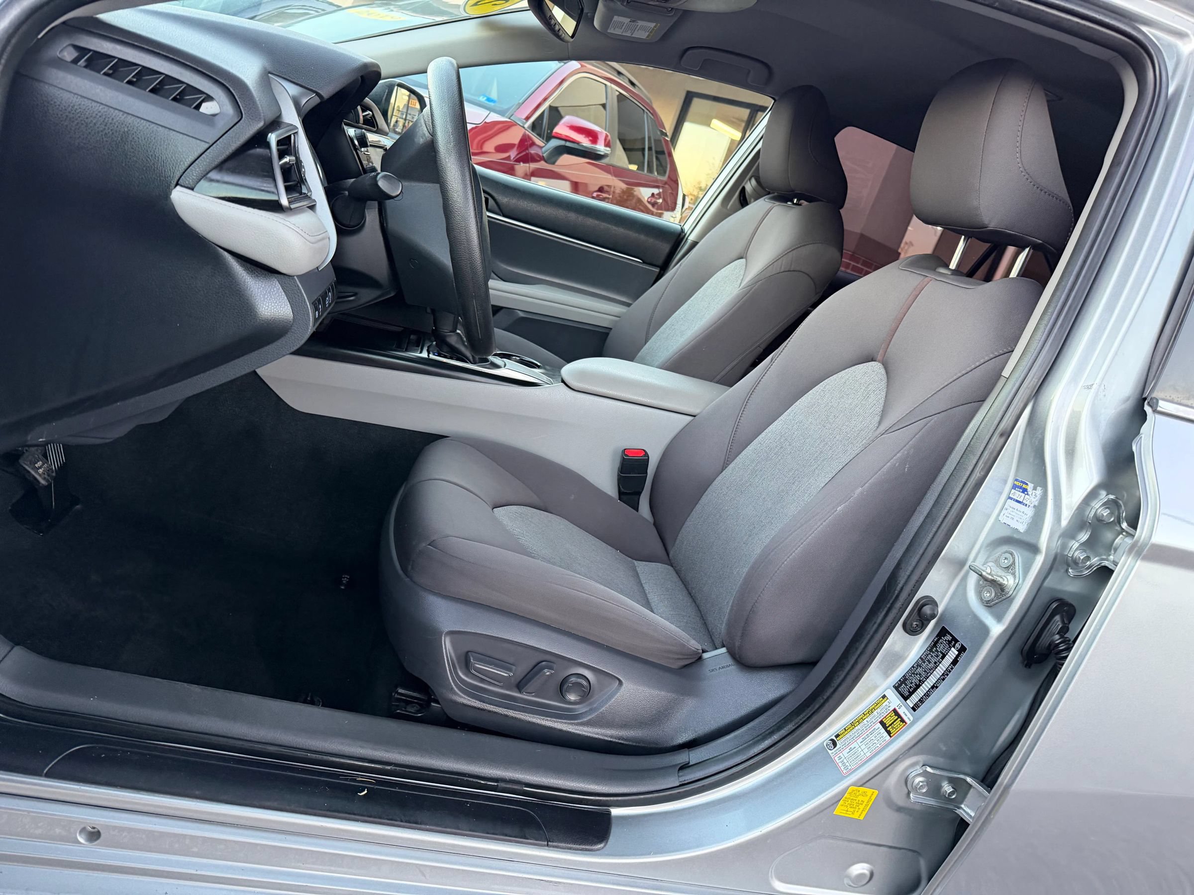 Used 2019 Toyota Camry LE FWD image 14