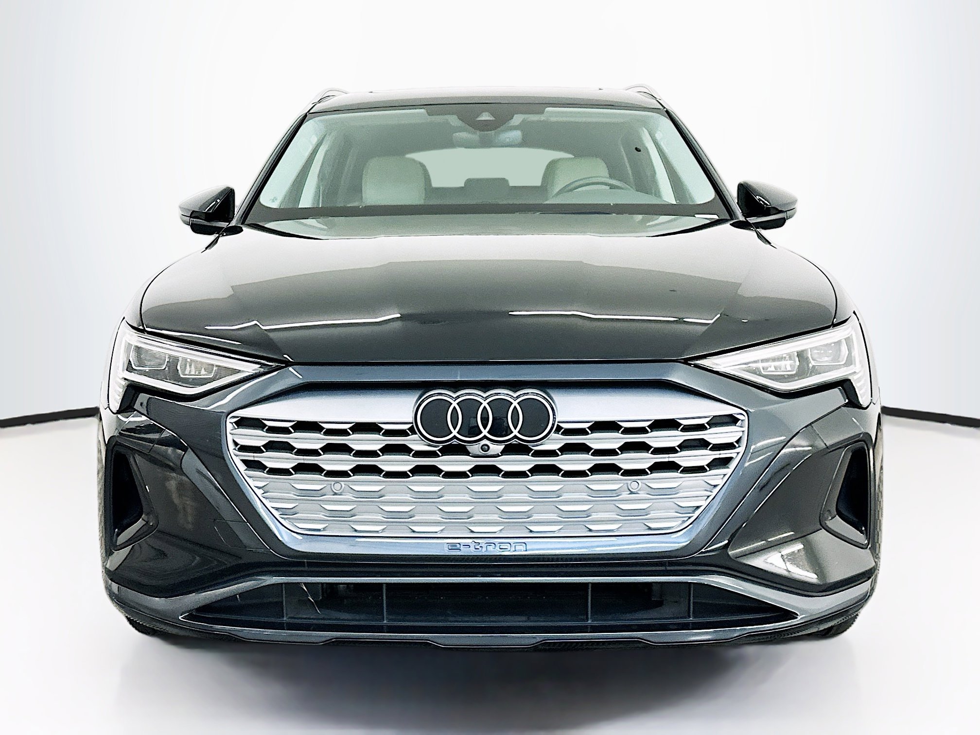 Used 2024 Audi Q8 e-tron Premium Plus w/ Premium Plus Package AWD/4WD image 2