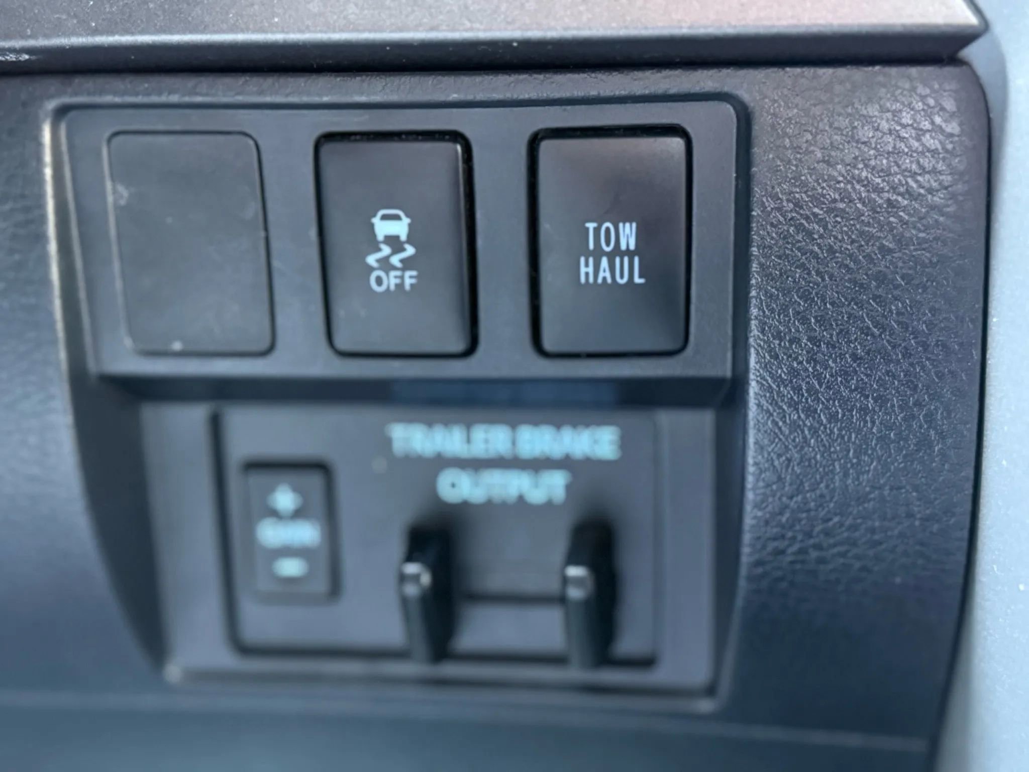 Used 2018 Toyota Tundra SR5 w/ SR5 Upgrade Package image 28