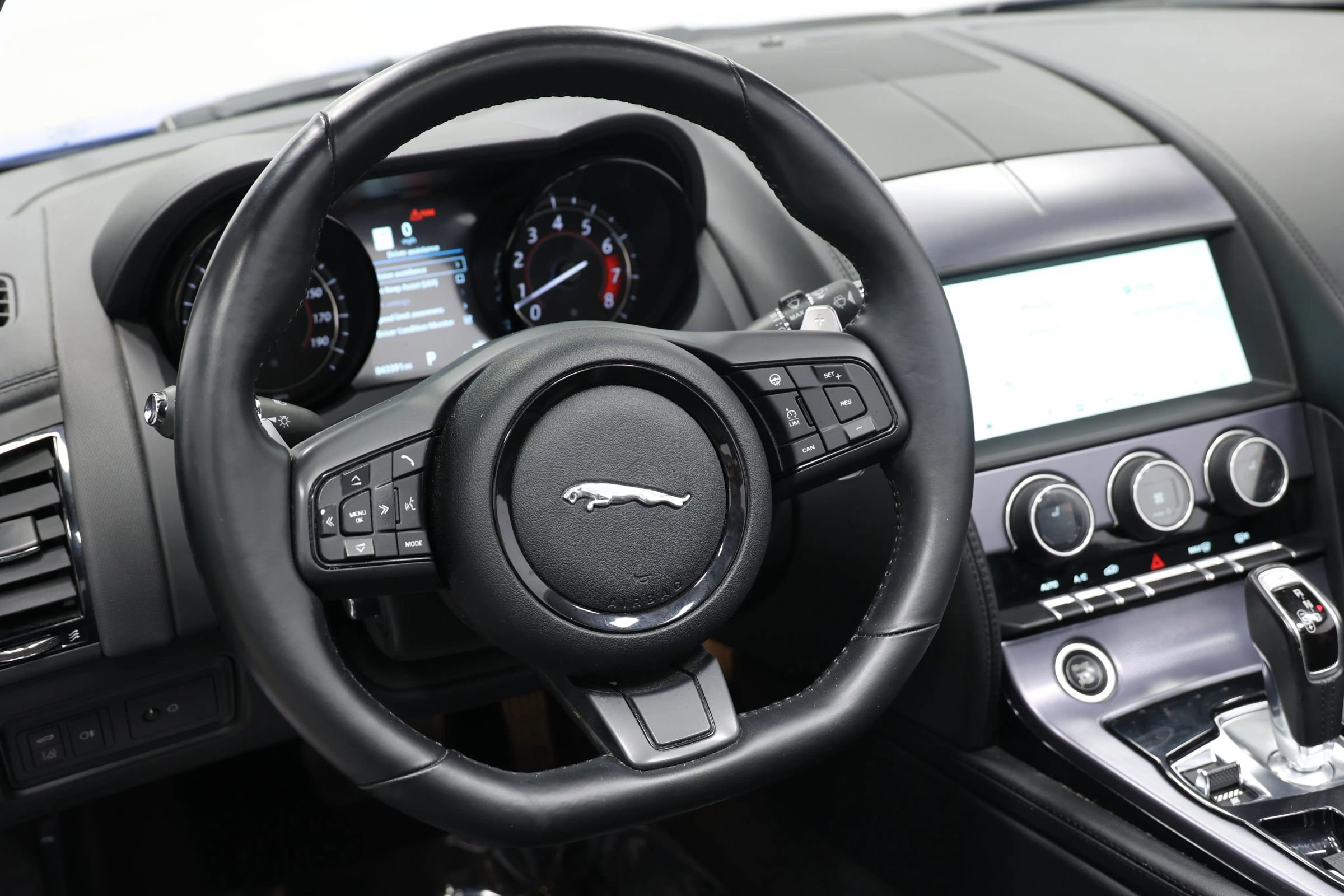 Used 2020 Jaguar F-TYPE Convertible image 22