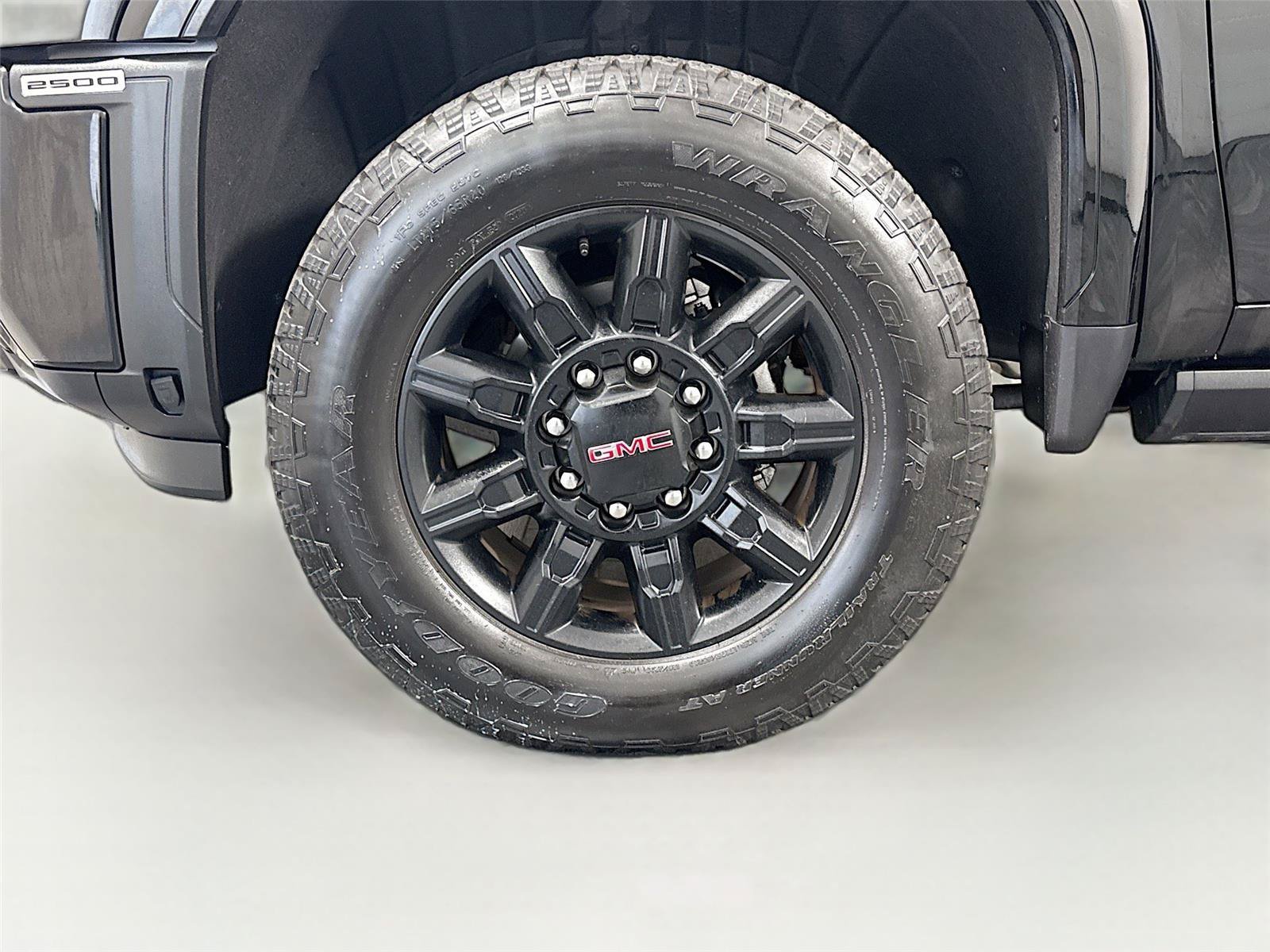 Used 2025 GMC Sierra 2500 AT4 w/ AT4 Premium Plus Package AWD/4WD image 32