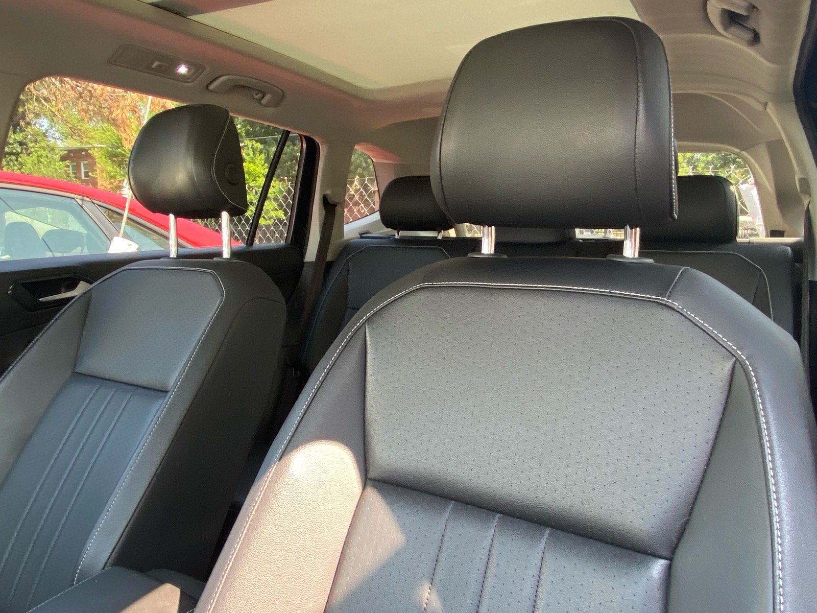 Used 2022 Volkswagen Tiguan SE w/ Panoramic Sunroof Package AWD/4WD image 10