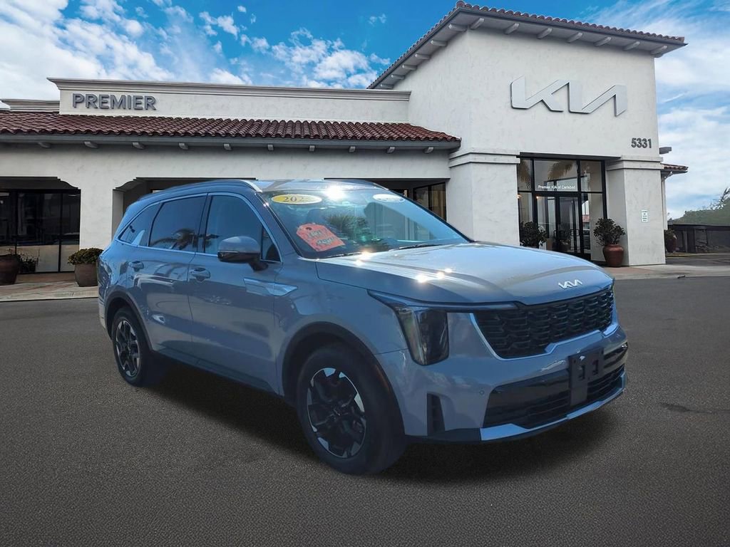 Certified 2025 Kia Sorento S image 2