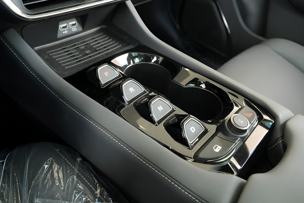 New 2025 VinFast VF 8 Plus AWD/4WD image 24