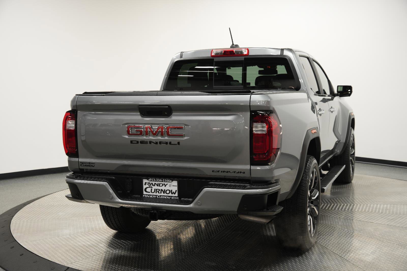 Used 2025 GMC Canyon Denali image 7