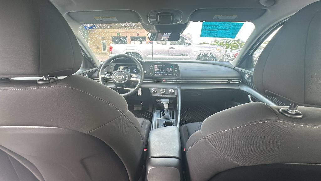 Used 2026 Hyundai Elantra SE FWD image 28