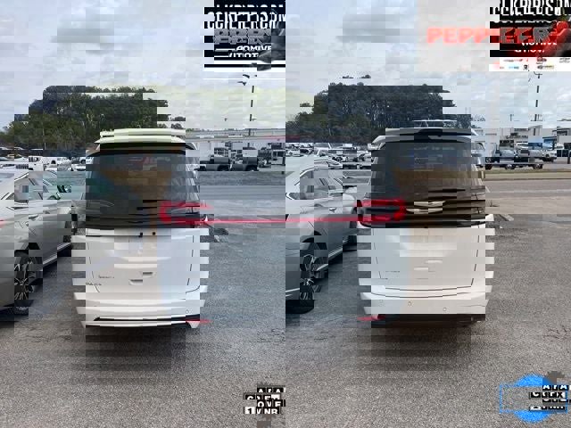 Used 2026 Chrysler Pacifica Select image 6