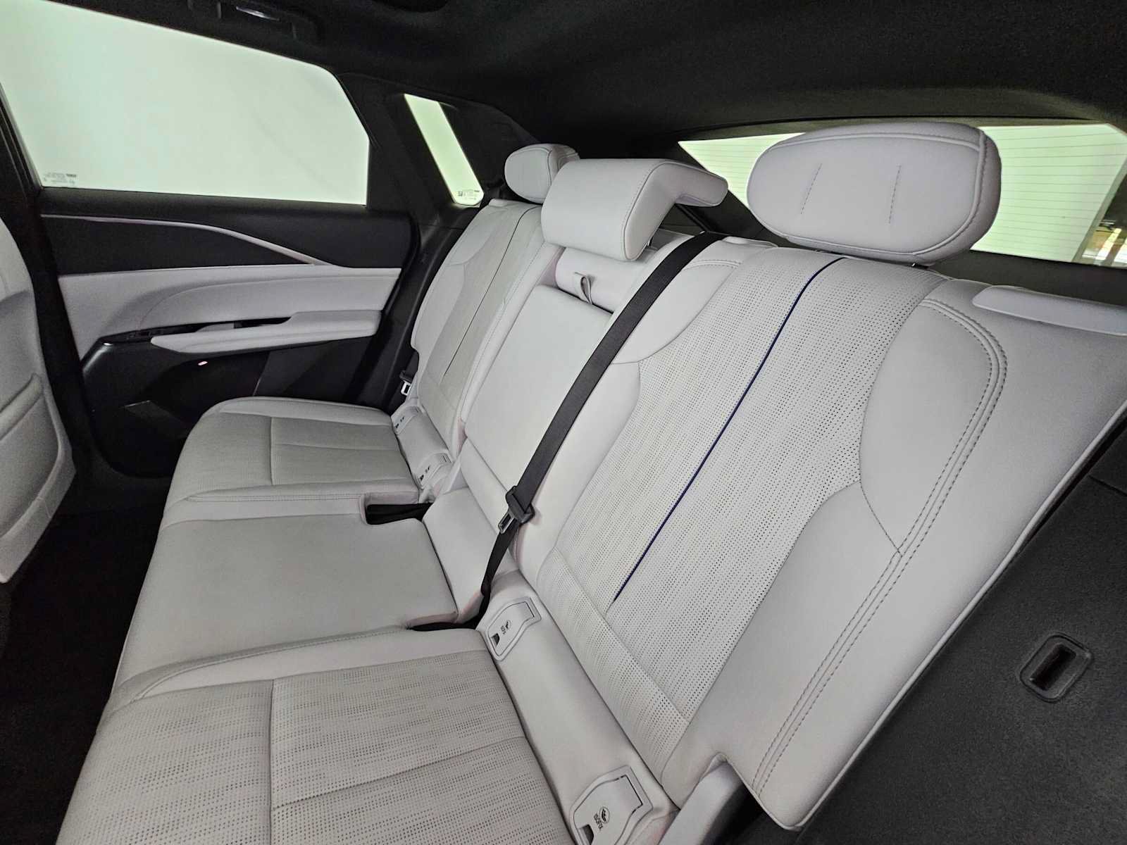 Used 2025 Cadillac Lyriq Luxury AWD/4WD image 17