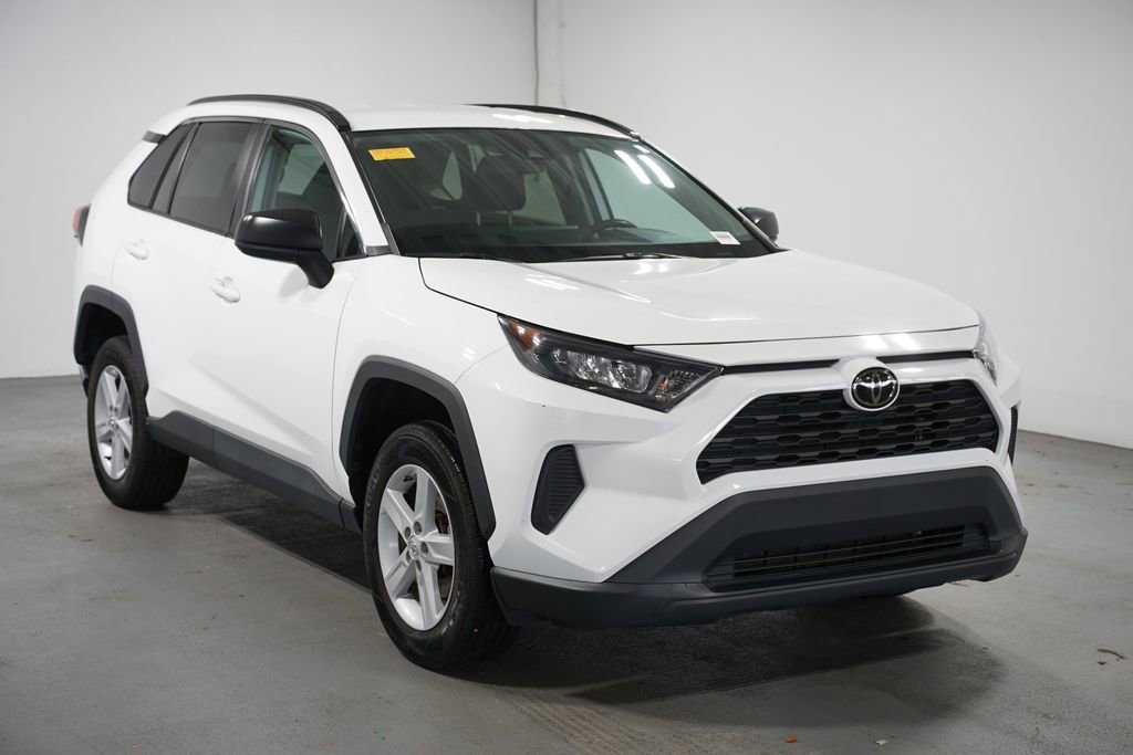 Used 2021 Toyota RAV4 LE image 3
