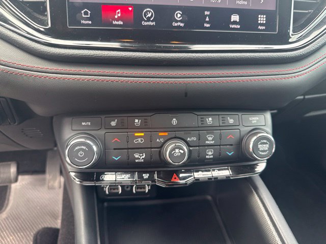 Used 2024 Dodge Durango GT RWD image 19