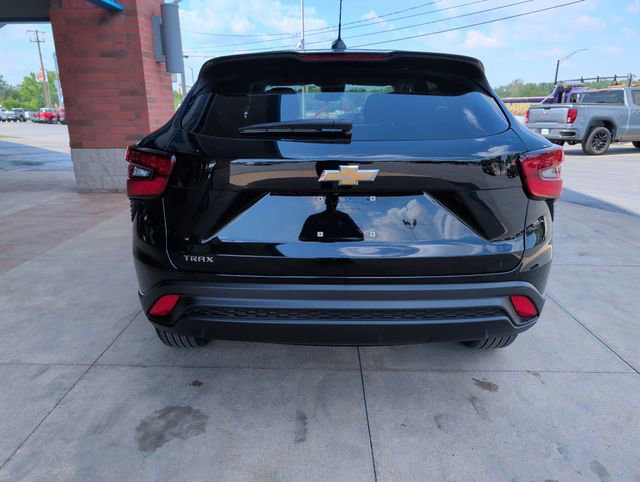 Used 2024 Chevrolet Trax LS w/ LS Convenience Package FWD image 6