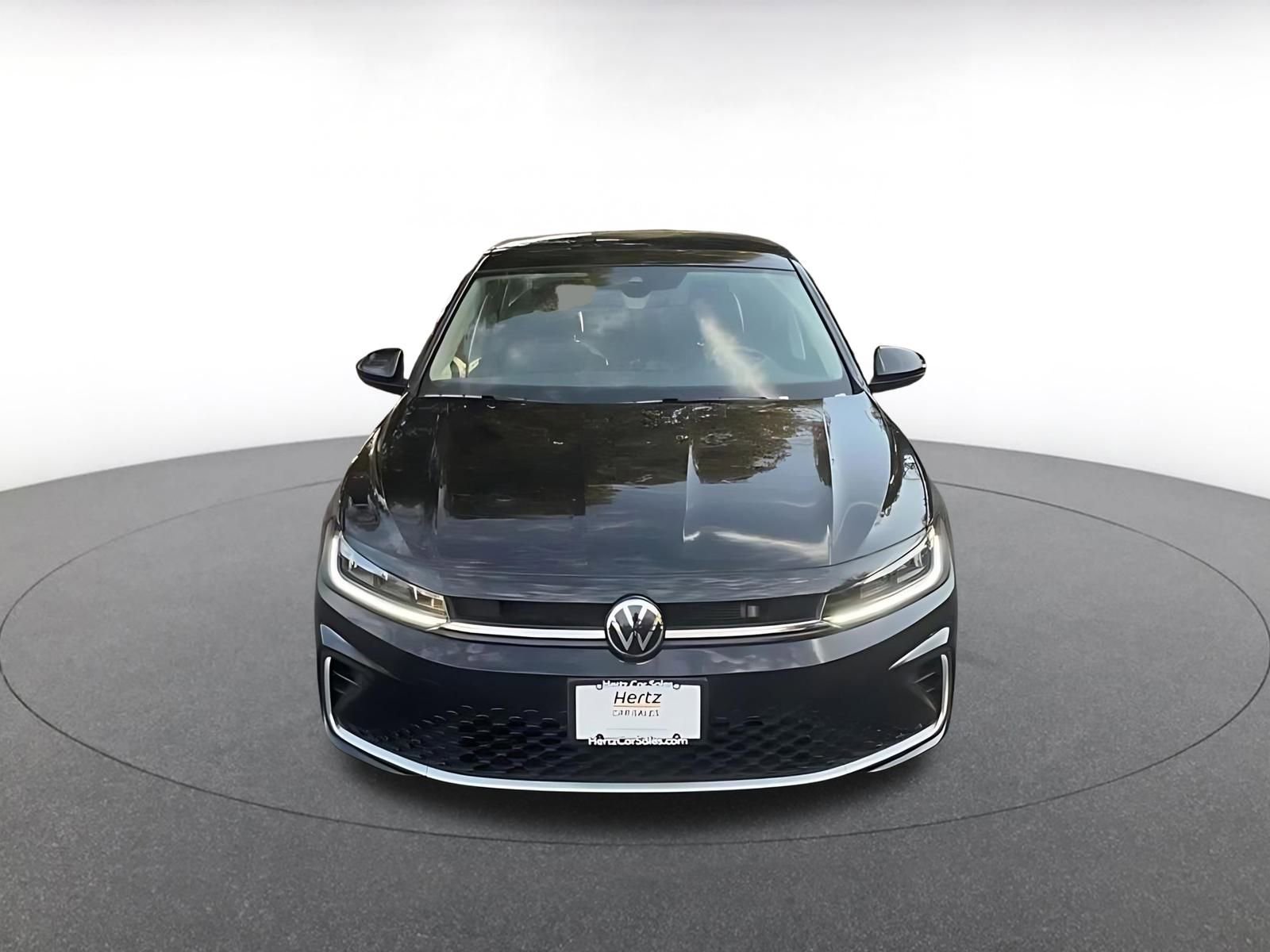 Used 2025 Volkswagen Jetta SE image 4