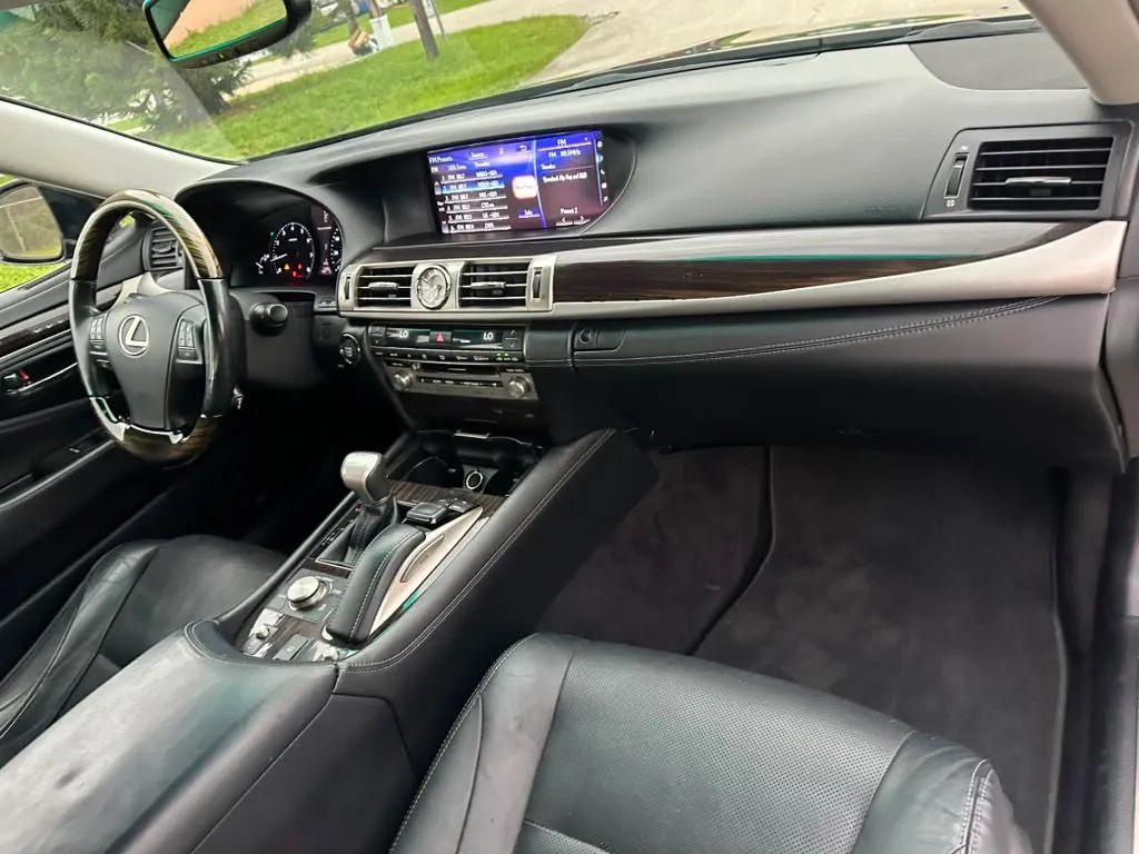 Used 2016 Lexus LS 460 AWD w/ Comfort Package image 16