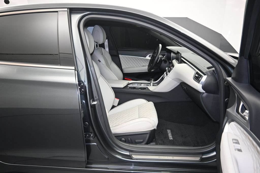 Used 2022 Genesis G70 3.3T RWD image 28