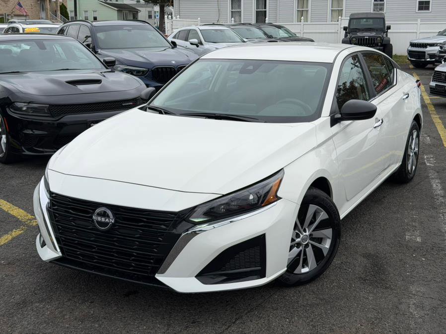 Used 2025 Nissan Altima 2.5 S image 3