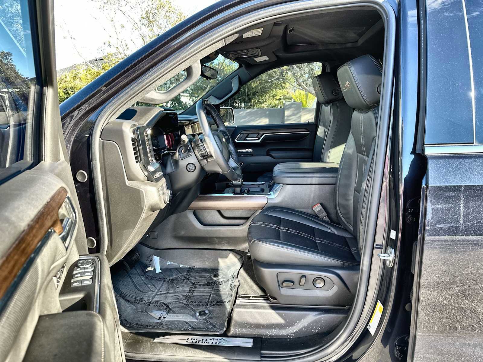 Certified 2024 Chevrolet Silverado 1500 High Country image 2