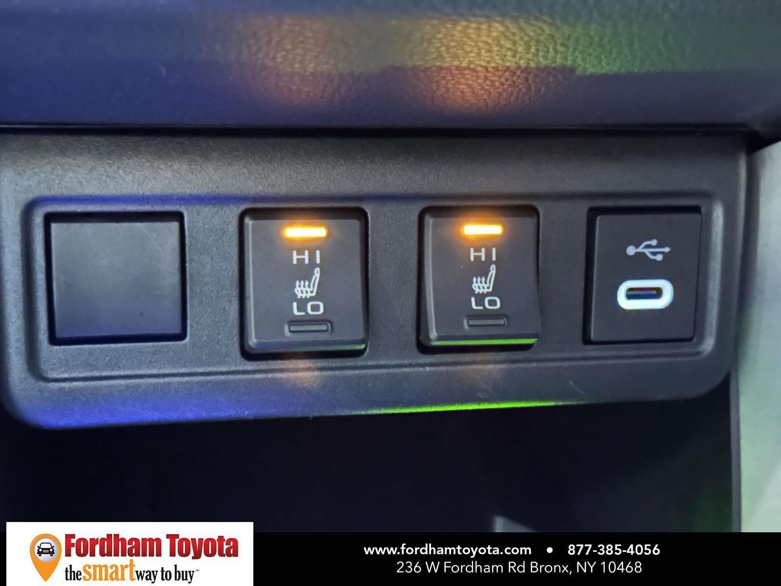 Used 2025 Toyota Corolla Cross XLE image 23
