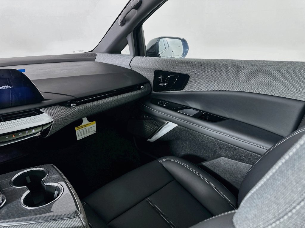 New 2027 Cadillac Optiq Sport w/ LPO, Floor Liner Package AWD/4WD image 30