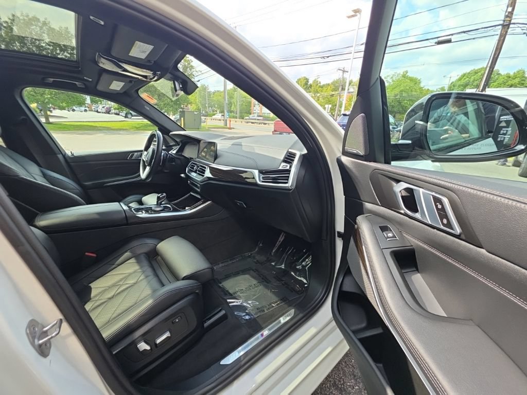 Used 2023 BMW X5 xDrive40i w/ M Sport Package AWD/4WD image 18