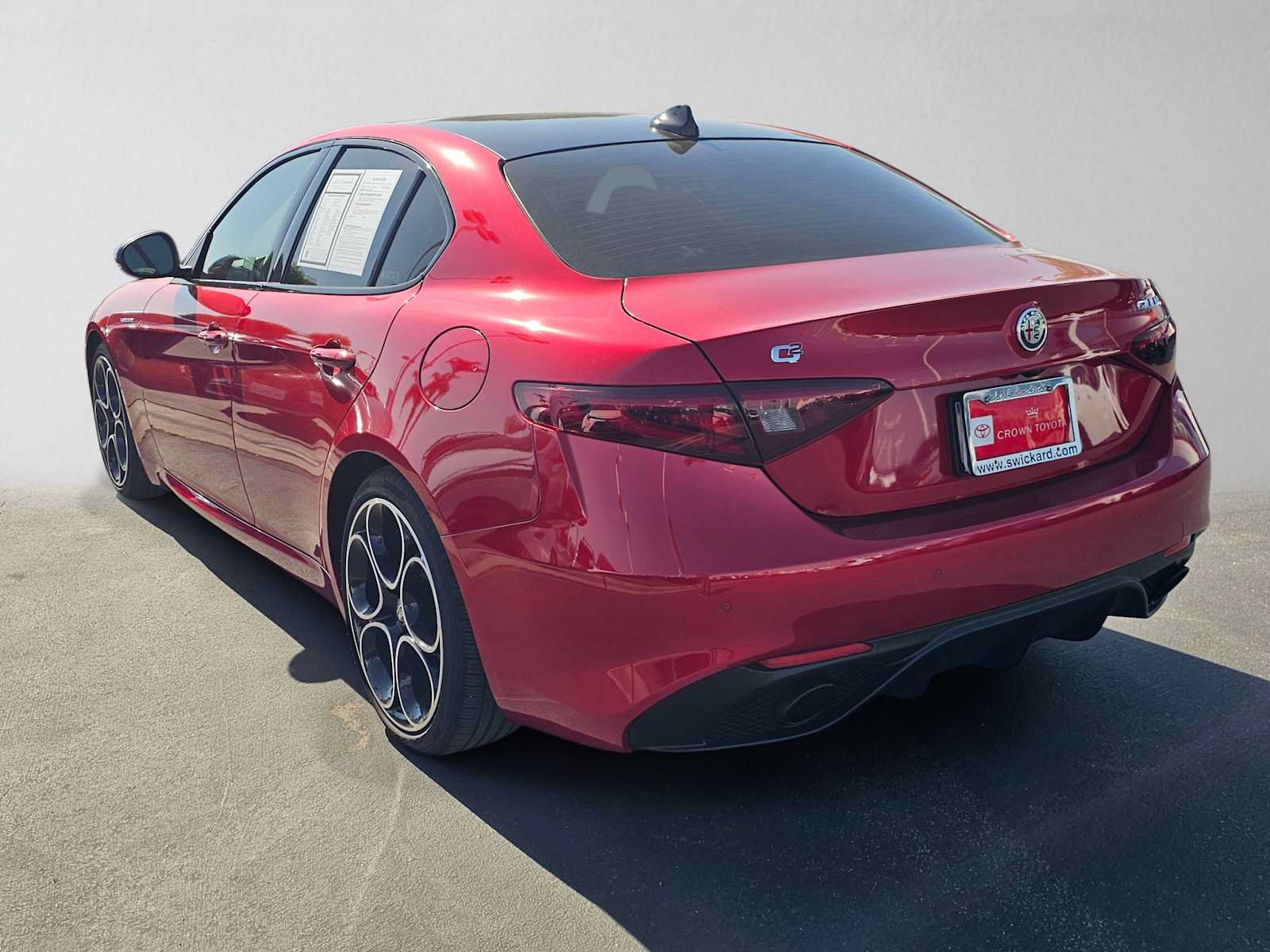 Used 2023 Alfa Romeo Giulia Veloce RWD image 5